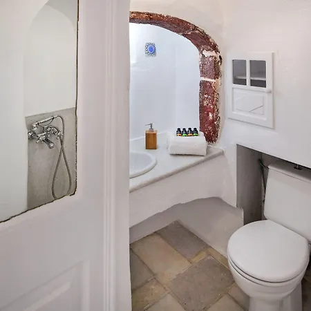 Cosmoia Cave House Ия