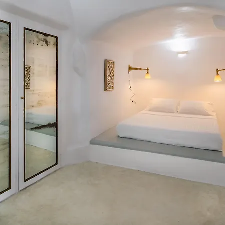 Cosmoia Cave House * Oia (Santorini)