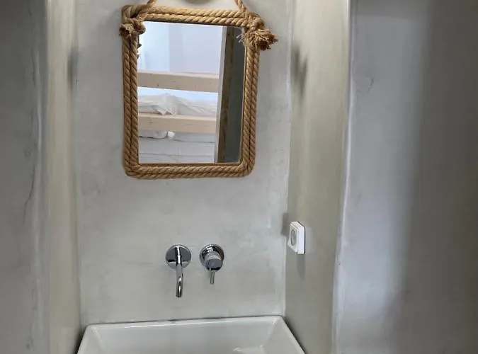 Cosmoia Cave House *